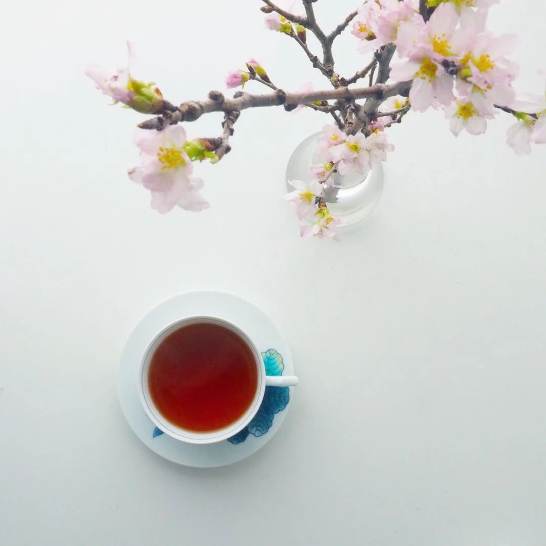 上一壺茶，插幾枝花(圖2)