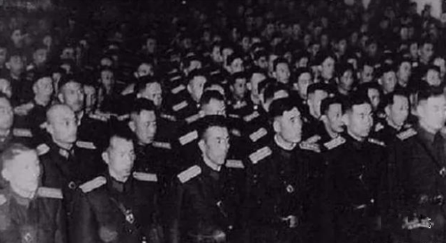 1955年授銜，3000多老紅軍怎么安排？主席批示：紅軍不下校(圖1)