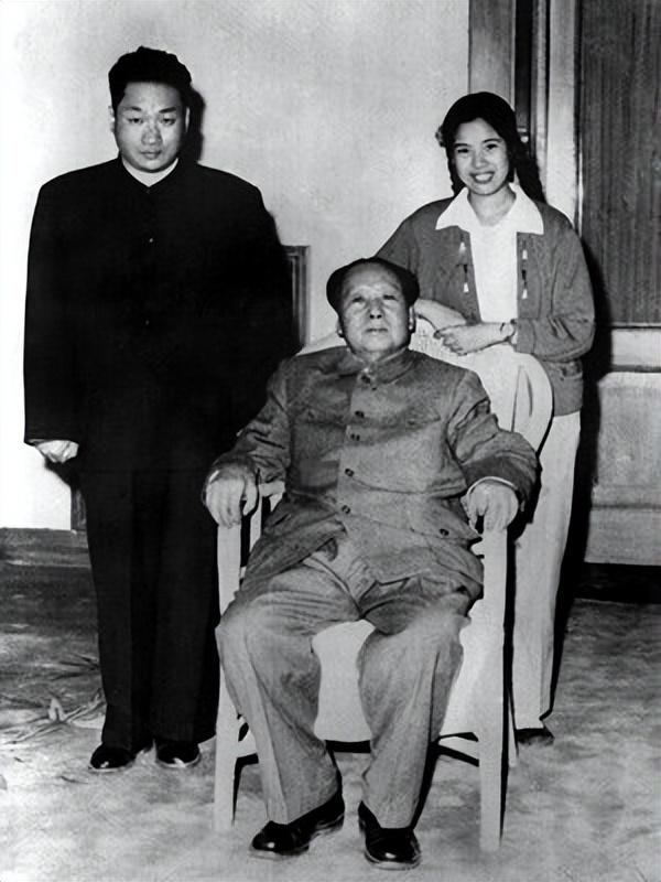 毛岸青36歲還單身，毛主席勸他找個(gè)農(nóng)民，寫信：邵華是個(gè)好孩子(圖5)