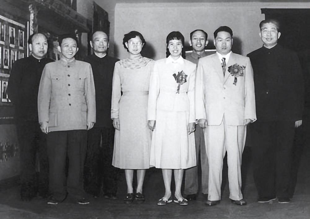 毛岸青36歲還單身，毛主席勸他找個(gè)農(nóng)民，寫信：邵華是個(gè)好孩子(圖7)