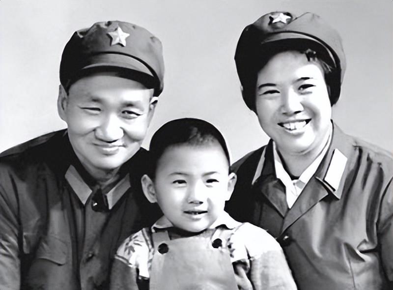 毛岸青36歲還單身，毛主席勸他找個(gè)農(nóng)民，寫信：邵華是個(gè)好孩子(圖2)