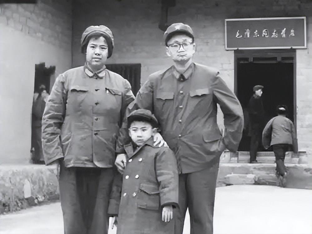 毛岸青36歲還單身，毛主席勸他找個(gè)農(nóng)民，寫信：邵華是個(gè)好孩子(圖8)
