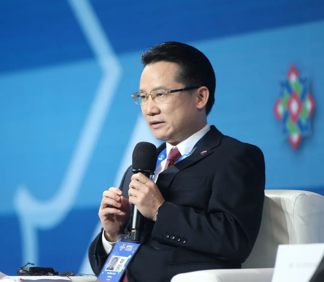 踐行全球發(fā)展倡議、共建美好未來——茅臺集團(tuán)董事長丁雄軍出席亞太經(jīng)合組織工商領(lǐng)導(dǎo)人峰會并發(fā)表演講(圖1)