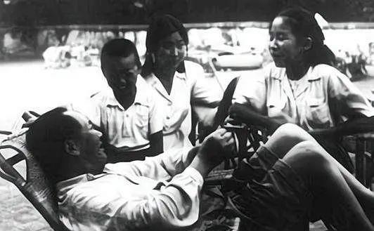 1976年，李敏最后一次見到父親，主席用手比圓，李敏瞬間領(lǐng)悟回答(圖2)
