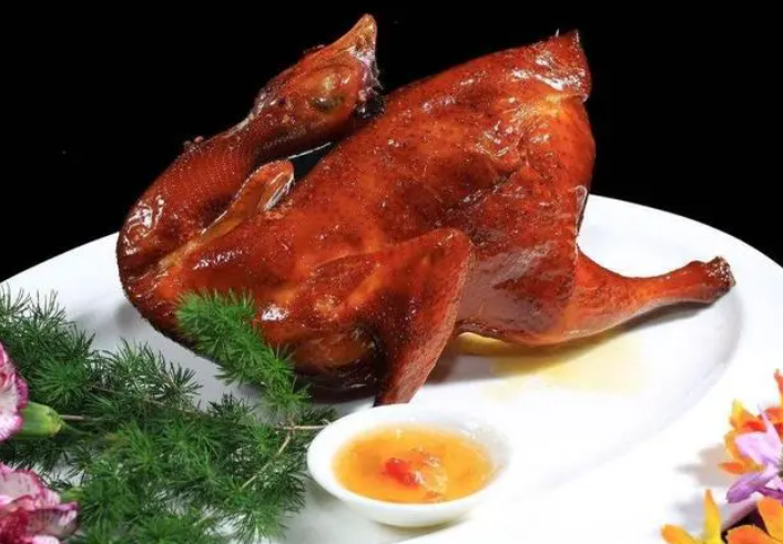 28位同學(xué)北京相聚，點(diǎn)了28道美食和12瓶茅臺(tái)，結(jié)賬時(shí)呆若木雞(圖4)