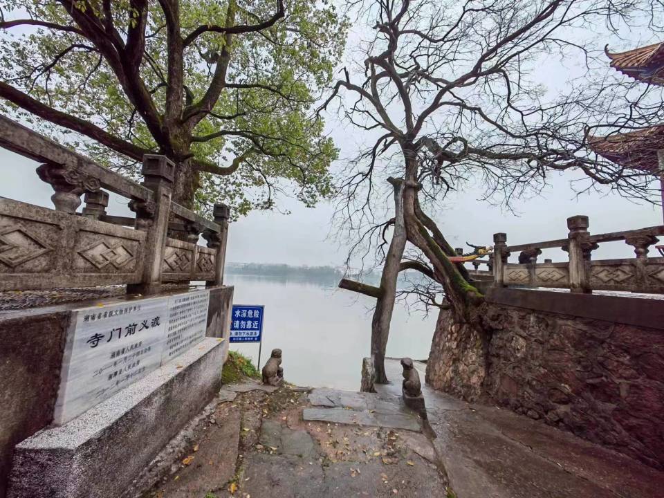 等待馬英九回鄉(xiāng)祭祖的湘潭鄉(xiāng)親：“我和他都是英字輩”(圖3)
