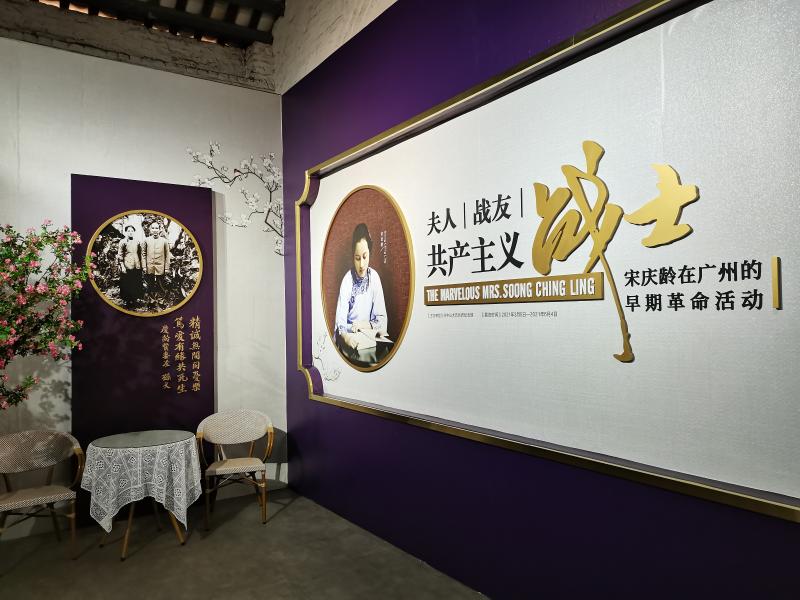 宋慶齡和王光美在開國大典唯一合影，鋼筆字跡截然相反，太驚艷，太珍貴(圖9)
