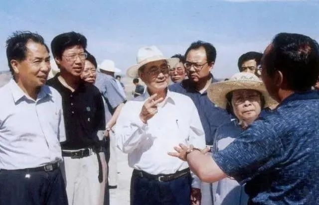 他是唯一在世的中共第一代領導人，官至正國級，曾是周總理秘書，現(xiàn)106歲(圖5)