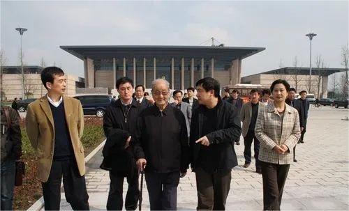 他是唯一在世的中共第一代領導人，官至正國級，曾是周總理秘書，現(xiàn)106歲(圖6)