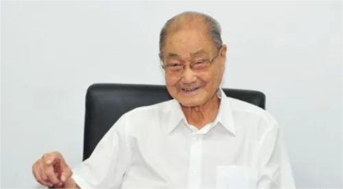 他是唯一在世的中共第一代領導人，官至正國級，曾是周總理秘書，現(xiàn)106歲(圖7)