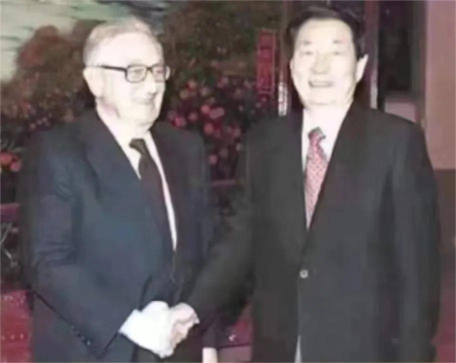 基辛格 朱镕基.jpg 基辛格來華和高層領(lǐng)導(dǎo)人的珍貴照片(圖7)