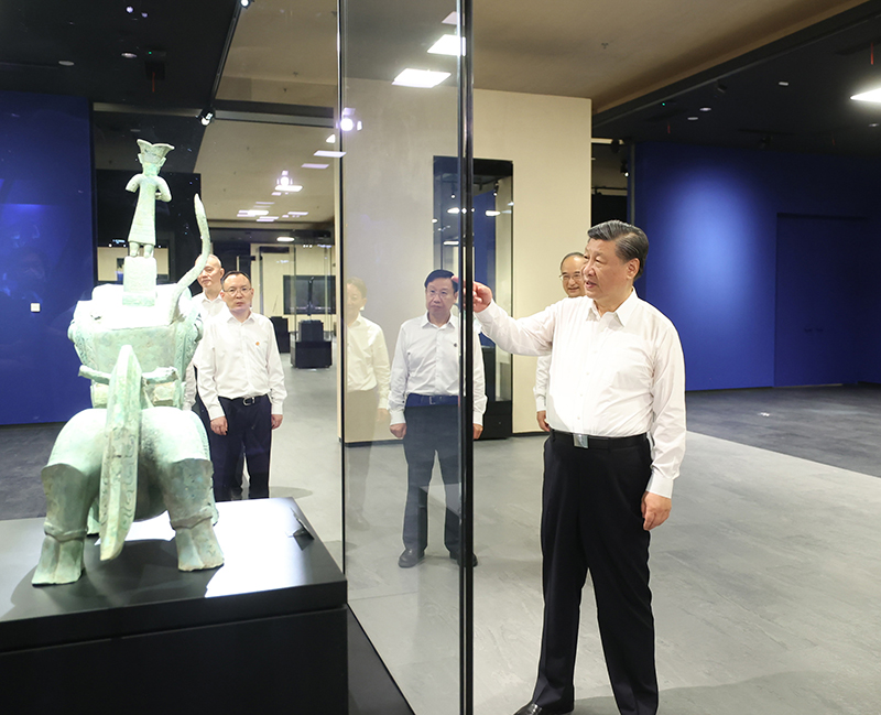 習(xí)近平四川.jpg 習(xí)近平在四川考察時強調(diào) 推動新時代治蜀興川再上新臺階 奮力譜寫中國式現(xiàn)代化四川新篇章 返京途中在陜西漢中考察(圖1)