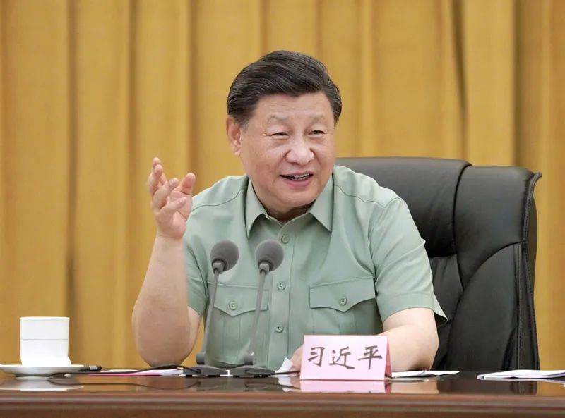 習(xí)近平八一前夕視察西部戰(zhàn)區(qū)空軍(圖1)