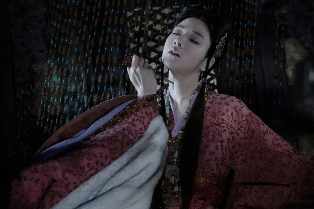 看看三個(gè)為推翻王朝負(fù)責(zé)的女性.jpg 歷史:救贖中國(guó)古代的替罪羊女人(圖1)