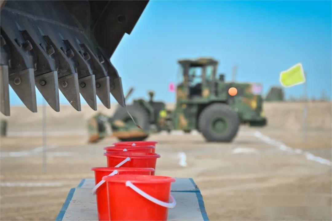 中國(guó)戰(zhàn)略支援2.jpg 硬核:這場(chǎng)工程機(jī)械比武大秀絕活(圖3)