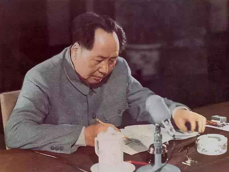 毛澤東讀二十四史.jpg 徐中遠(yuǎn):新中國成立后毛澤東對《二十四史》的研讀和批注(圖1)