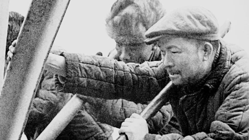 今天，讓我們共同緬懷：寫在鐵人王進(jìn)喜誕辰100周年紀(jì)念日(圖1)