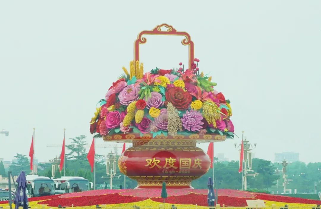 天安門廣場(chǎng)“祝福祖國”花壇.jpg 正式亮相(圖1)