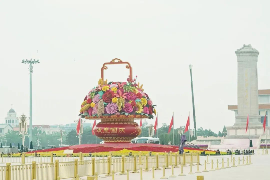 天安門廣場(chǎng)“祝福祖國”花壇1.jpg 正式亮相(圖2)