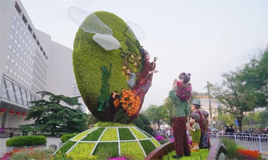 西單西北角的“花好月圓”花壇.jpg 正式亮相(圖12)