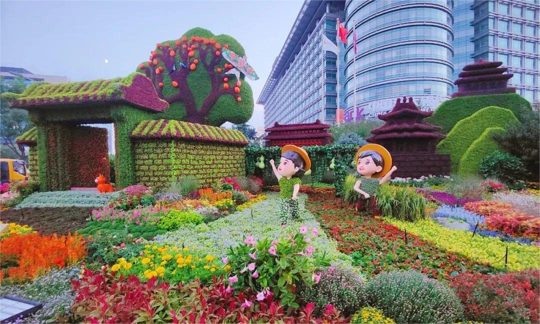 西單西南角的“美好家園”花壇.jpg 正式亮相(圖13)