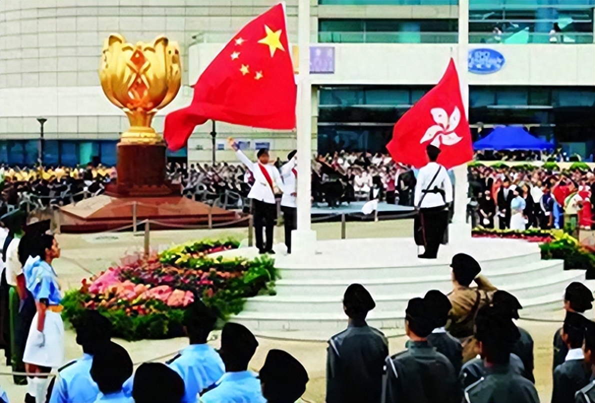 香港回歸前，英國掙了多少錢？外交部副部長：英國每年拿走1000億(圖17)