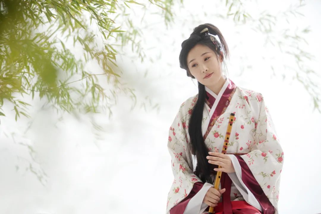 白居易深夜失眠想念初戀，寫下最凄美的一場“夜雨”，開頭10字驚艷世人(圖1)