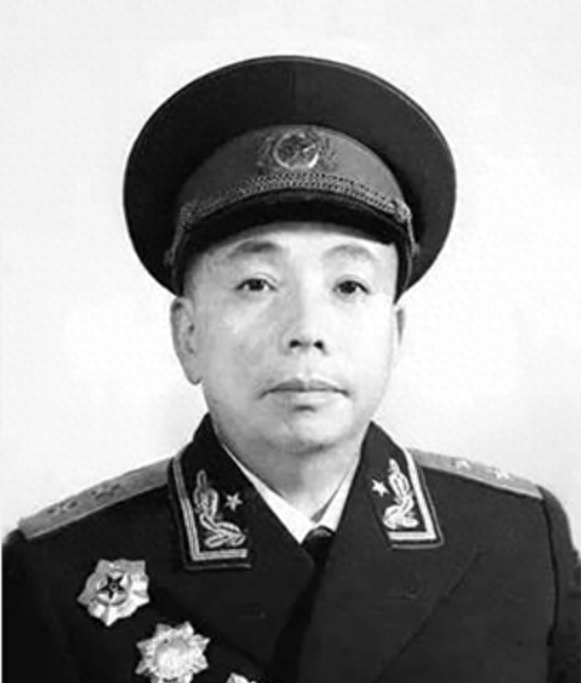 55年毛主席與徐立清談授銜問(wèn)題：我準(zhǔn)備和蕭克談一下，讓他帶個(gè)頭(圖5)