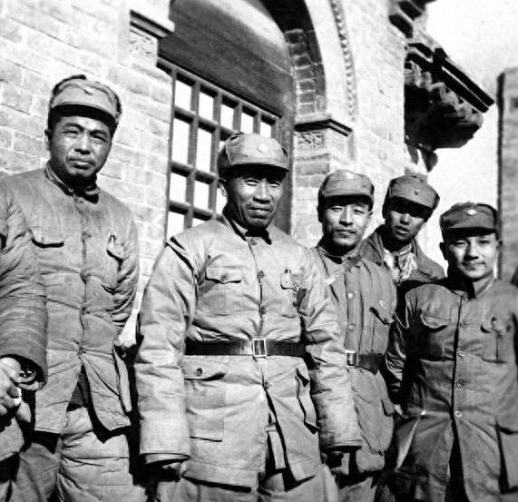 55年毛主席與徐立清談授銜問(wèn)題：我準(zhǔn)備和蕭克談一下，讓他帶個(gè)頭(圖7)