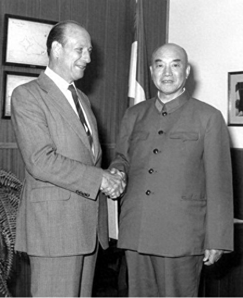 55年毛主席與徐立清談授銜問(wèn)題：我準(zhǔn)備和蕭克談一下，讓他帶個(gè)頭(圖14)