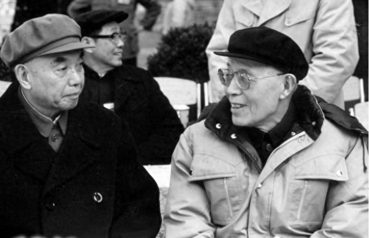 55年毛主席與徐立清談授銜問(wèn)題：我準(zhǔn)備和蕭克談一下，讓他帶個(gè)頭(圖15)