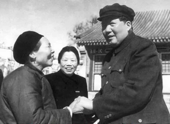 毛主席最溫柔的三句詩，一句入選小學(xué)課本，一句成無數(shù)女子的座右銘(圖6)