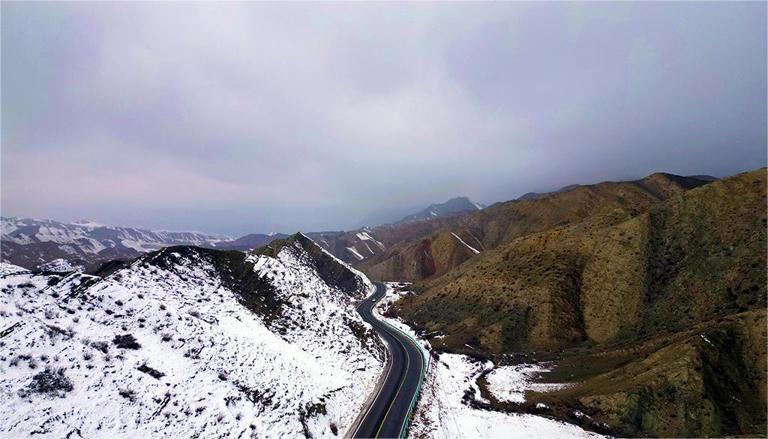 新疆昌吉：雪落丹霞 半山水墨半山詩(shī)(圖4)