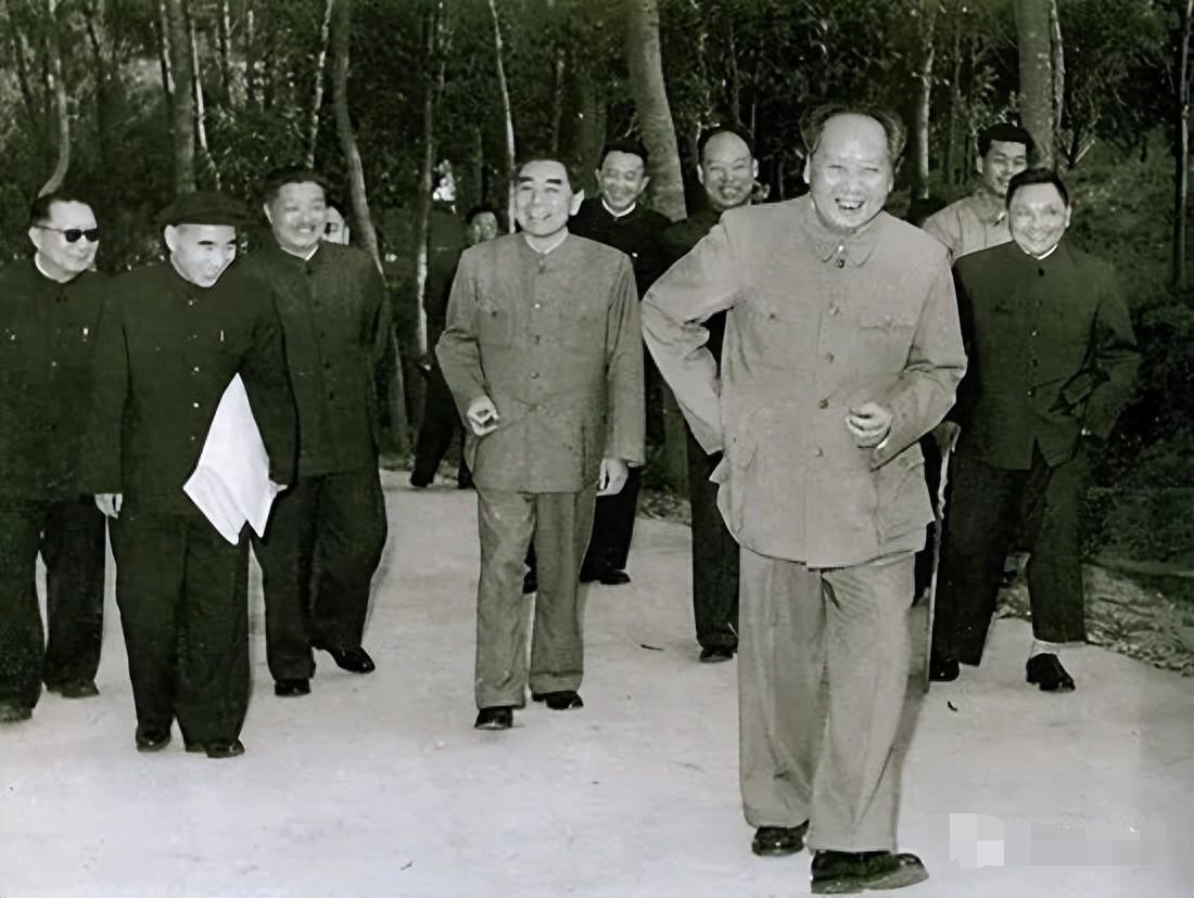 中共高層領(lǐng)導(dǎo)人逝世后的訃告稱號有哪些玄機(jī)？(圖1)