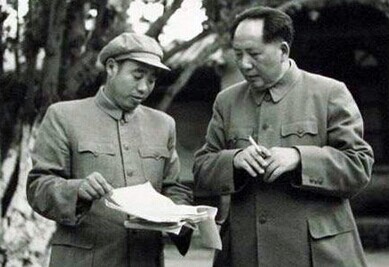 汪東興和毛主席.jpg 鄧小平的政治生命:1971年那封信的確非常重要(圖3)
