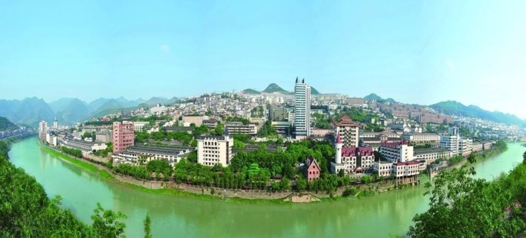 茅臺(tái)全景2.png 茅臺(tái)酒VS替代品:一場(chǎng)品質(zhì)與文化的較量(圖4)