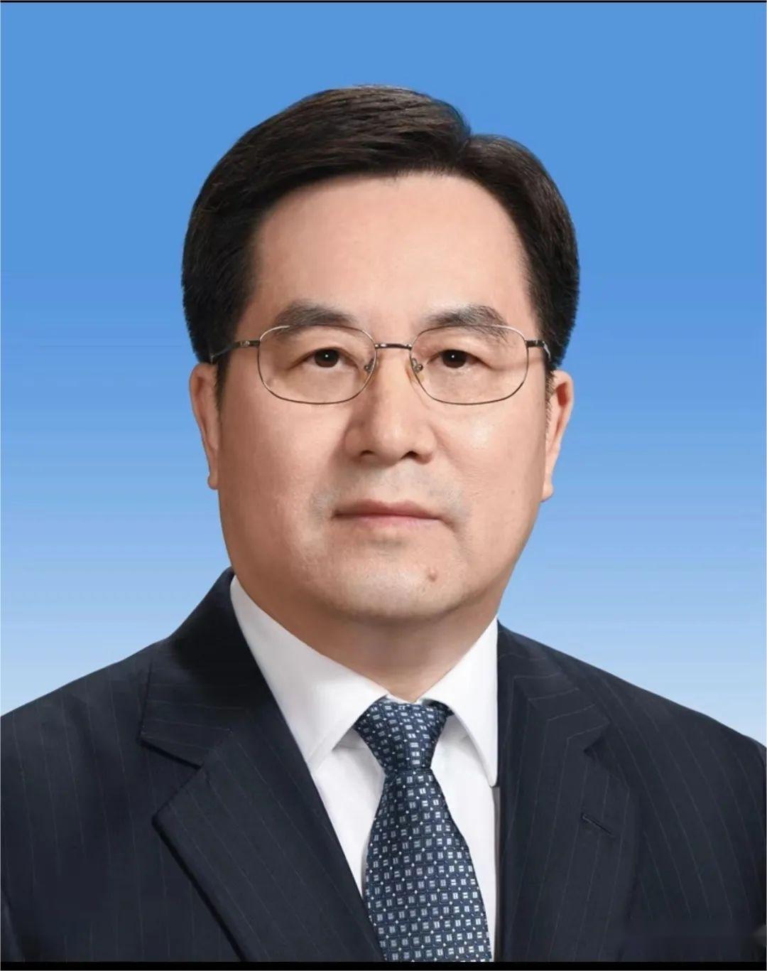 最年輕的現(xiàn)任中央政治局常委，用24年從基層到巔峰(圖1)