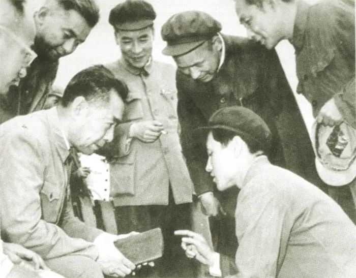 余秋里：擔(dān)任石油部長的開國中將，毛主席稱其是個(gè)帥才，開創(chuàng)中國石油工業(yè)最輝煌時(shí)期(圖10)