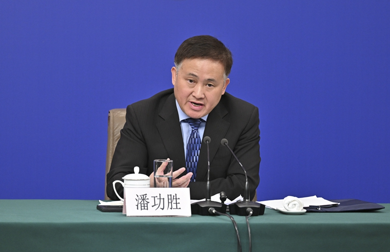 潘功勝行長在十四屆全國人大二次會議經(jīng)濟(jì)主題記者會上答記者問1.png 潘功勝行長在十四屆全國人大二次會議經(jīng)濟(jì)主題記者會上答記者問(圖2)