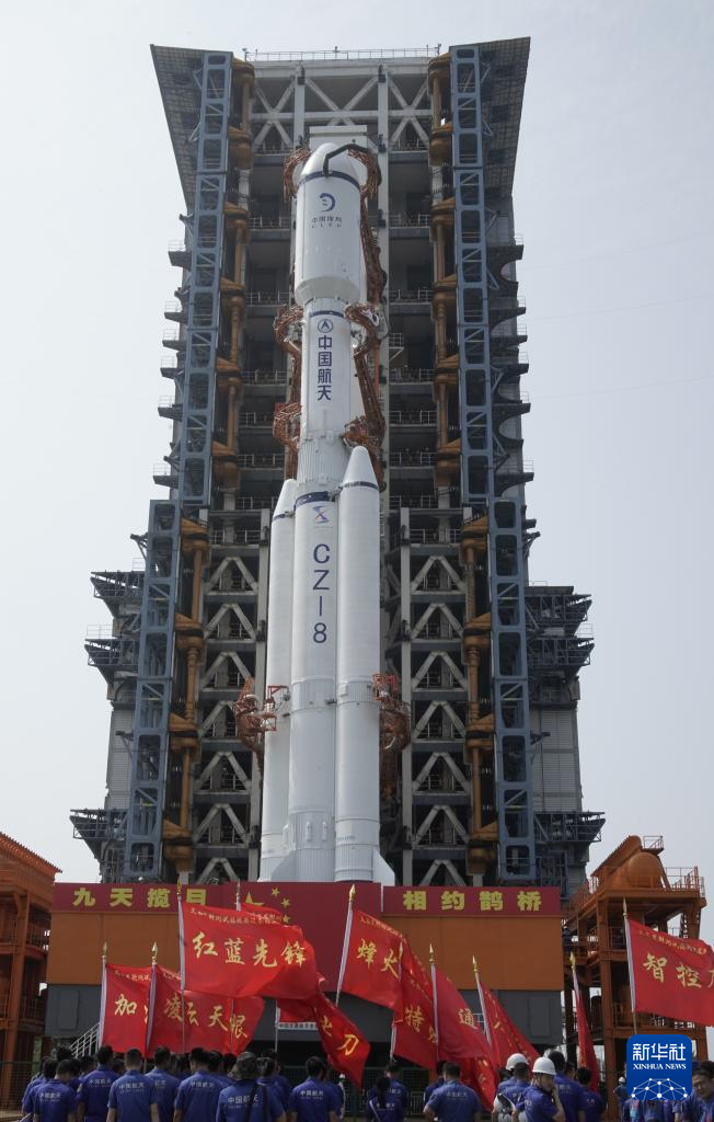 鵲橋二號中繼星任務星箭組合體垂直轉(zhuǎn)運至發(fā)射區(qū)(圖3)