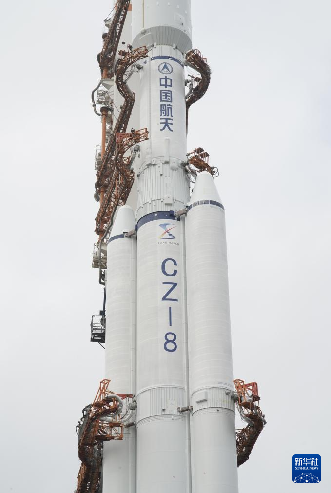 鵲橋二號中繼星任務星箭組合體垂直轉(zhuǎn)運至發(fā)射區(qū)(圖2)
