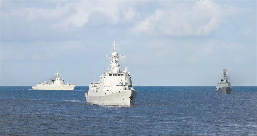 海軍某支隊開展實戰(zhàn)化訓練.jpg 海軍某部組織艦艇指揮員操縱訓練/空軍某部組織實戰(zhàn)化飛行訓練/第71集團軍某旅組織機動訓練(圖5)