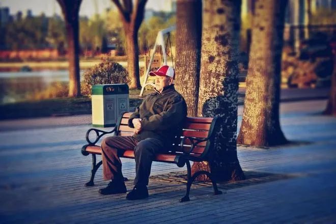 “老人歸去，早有暗示”，老人出現(xiàn)這5個舉動，子女要留意！(圖2)