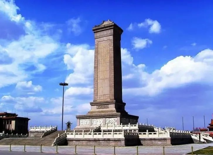 人民英雄紀念碑誕生內(nèi)聞，周恩來提議建在天安門廣場，碑題碑文用掉130兩黃金(圖8)