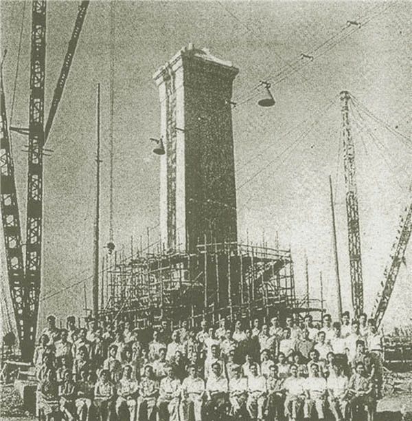 人民英雄紀念碑誕生內(nèi)聞，周恩來提議建在天安門廣場，碑題碑文用掉130兩黃金(圖12)
