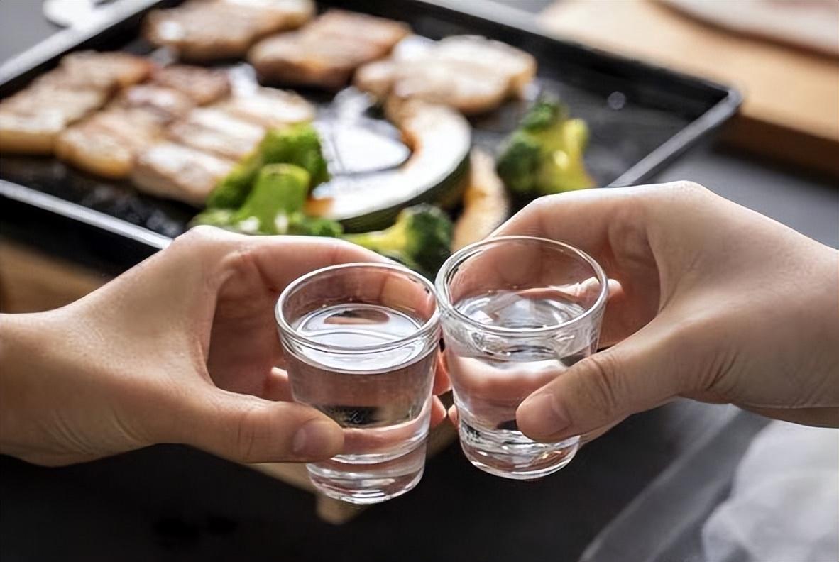 喝“白酒”和“啤酒”，哪個(gè)對(duì)身體傷害大？建議男性朋友了解一下(圖3)
