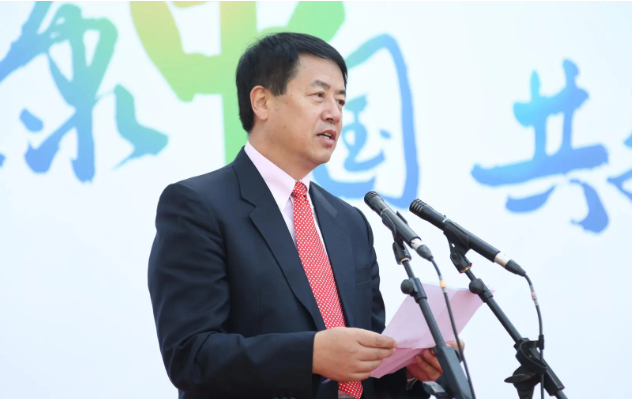 楊曉明被罷免！他帶隊研發(fā)新冠滅活疫苗，曾“以身試藥”，9個月抽約60管血(圖1)