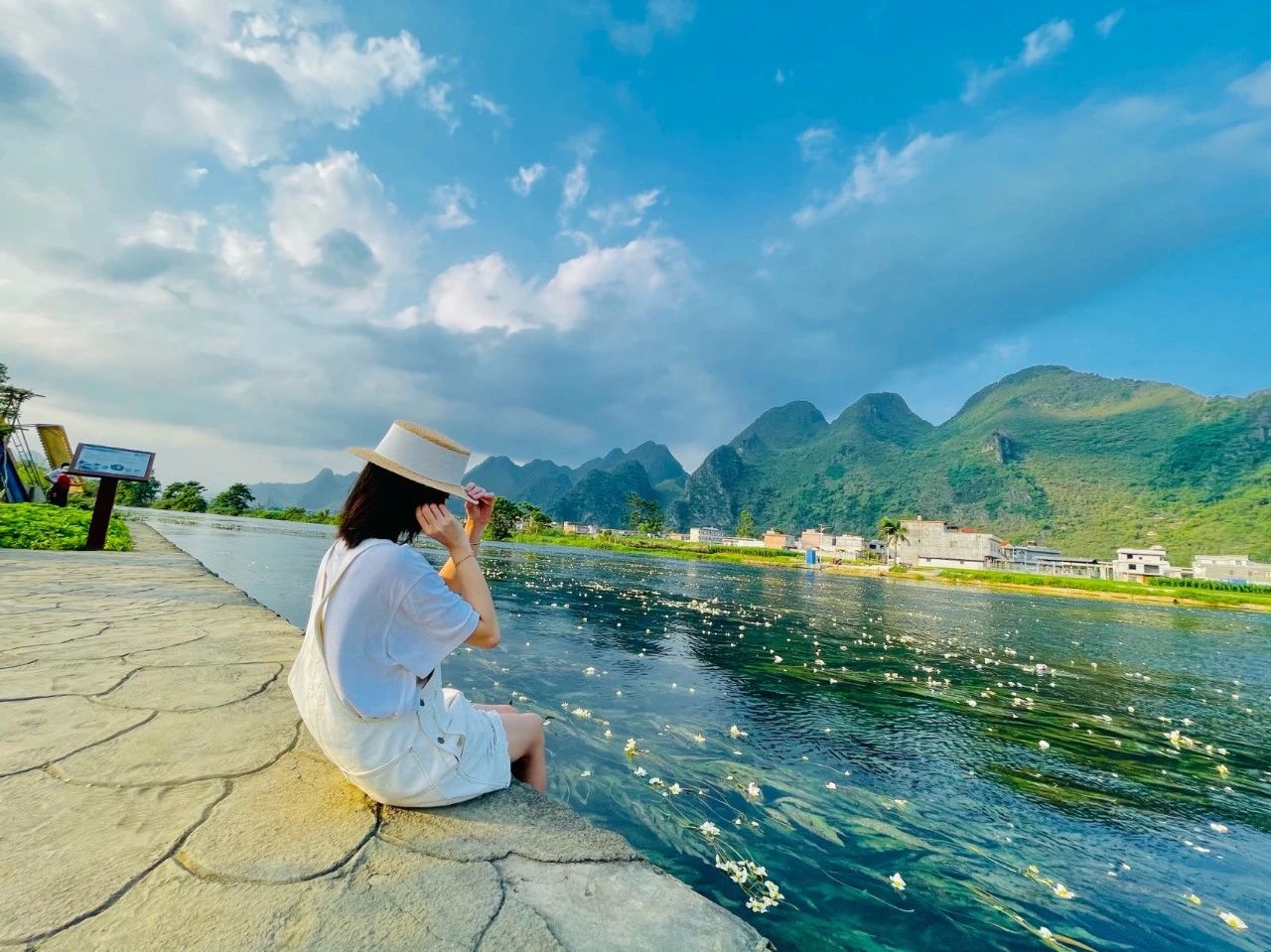 遍地“藍寶石”！廣西這里成為“五一”最受歡迎的小眾旅游目的地(圖2)
