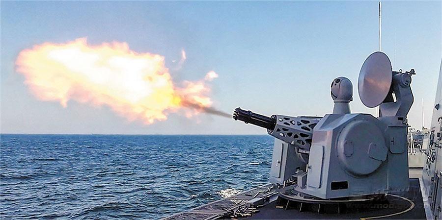 副炮射擊.jpg 深藍航道 戰(zhàn)艦出擊|海軍某護衛(wèi)艦支隊進行海上訓(xùn)練(圖3)