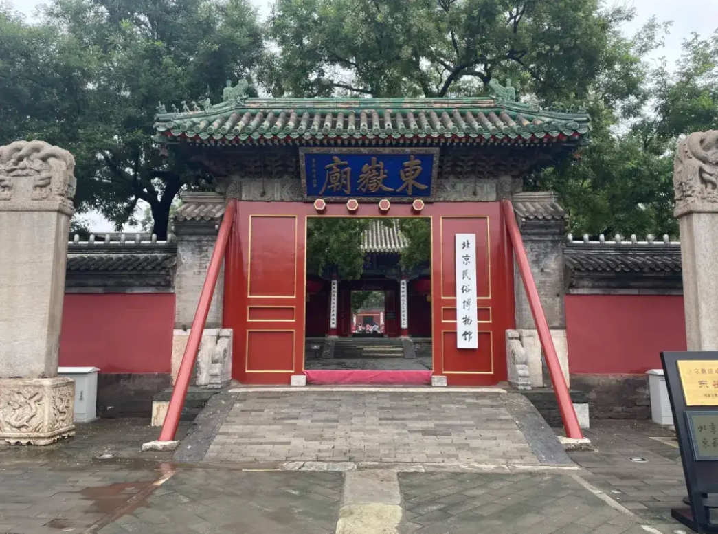 就在今天，老北京為何萬人空巷？(圖1)